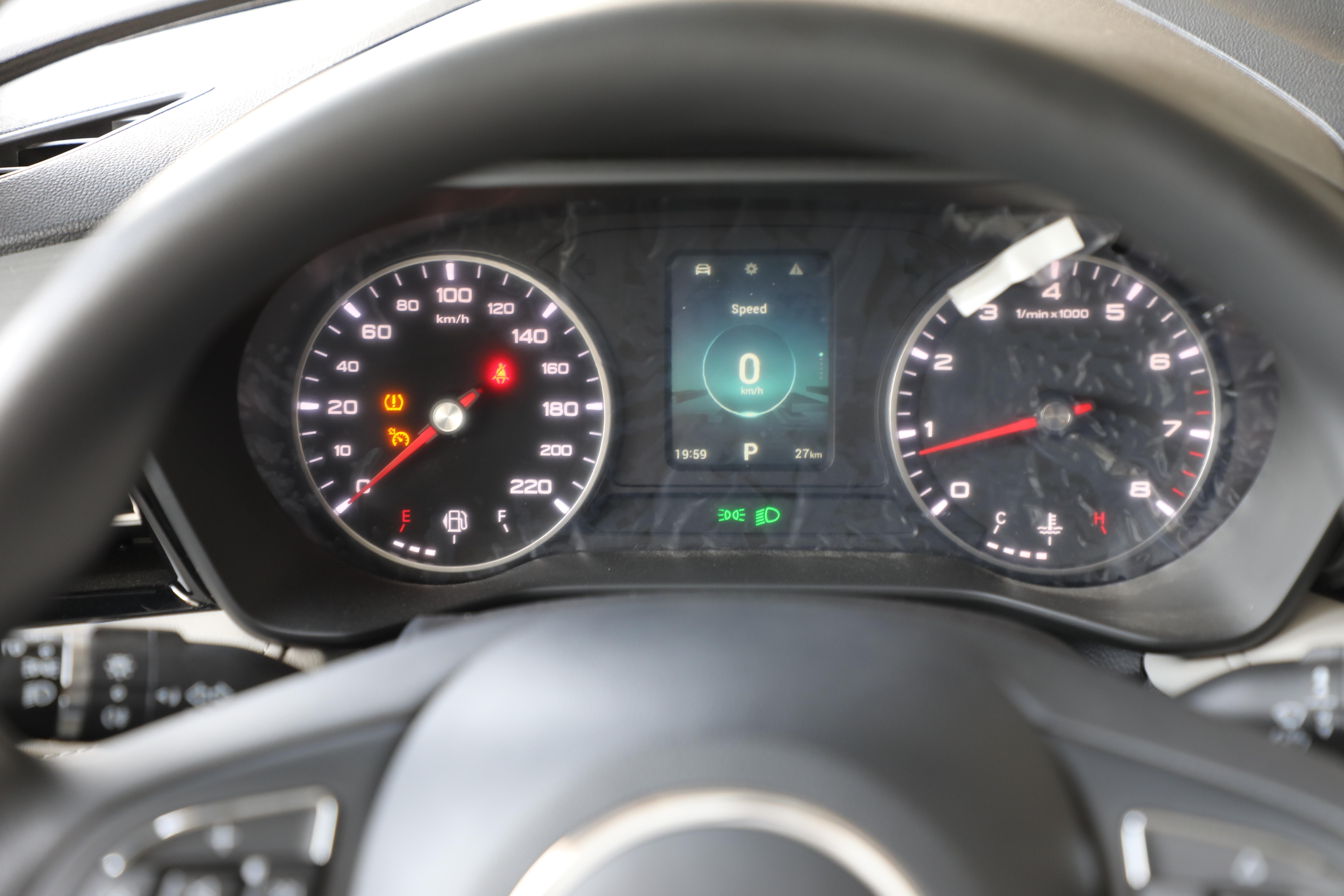 ام جي 5 ستاندر الشكل الجديد 2025